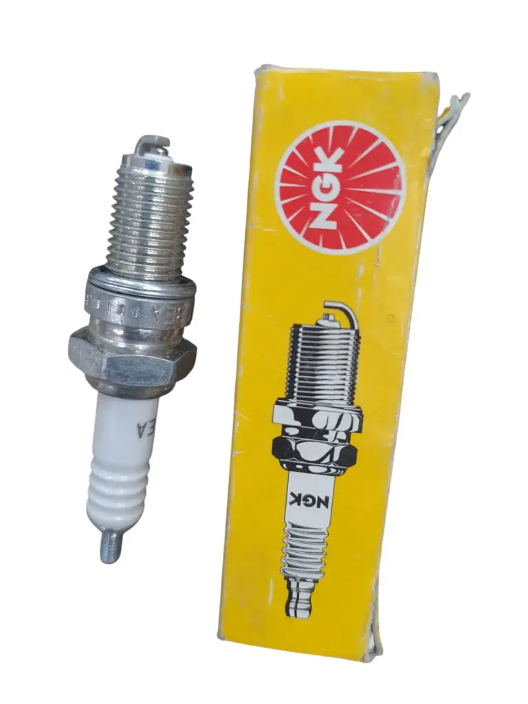 [SP017] Spark Plug Motorcycle [NGK] (Made in Japan) (D8EA) (2120) 